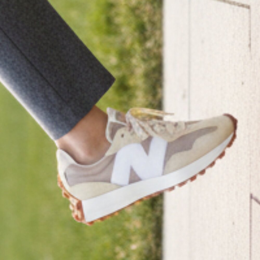 New Balance 327 Unisex Women 7 / Men 5.5 Casual Sneakers Shoes Bone Tan White